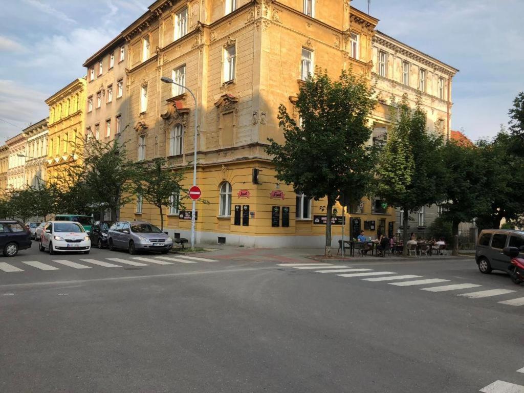 Rooms Veveri - Uvoz, 10 Min Peski Do Centru Brno Ngoại thất bức ảnh
