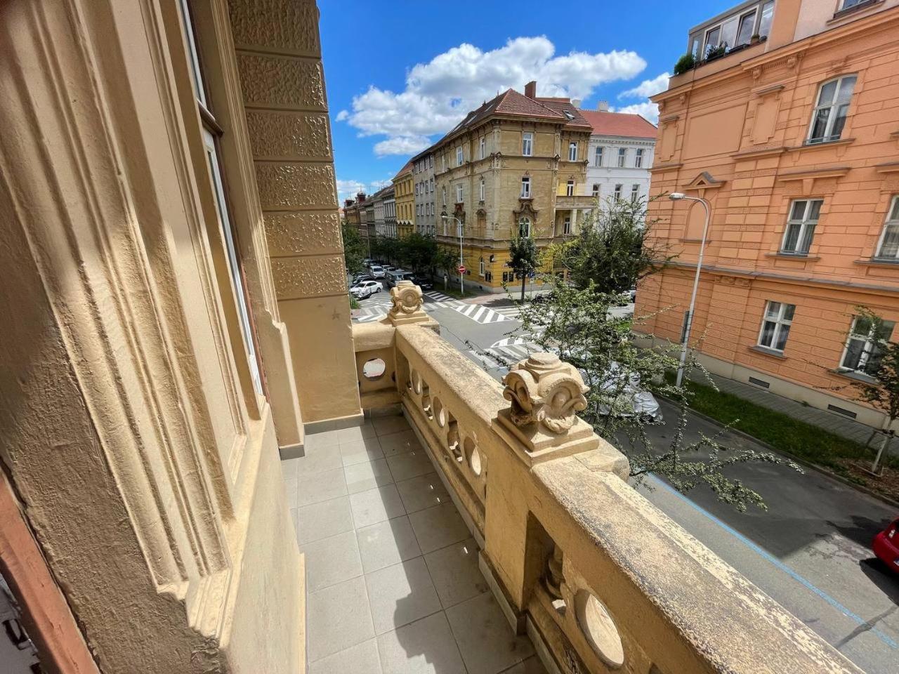Rooms Veveri - Uvoz, 10 Min Peski Do Centru Brno Ngoại thất bức ảnh